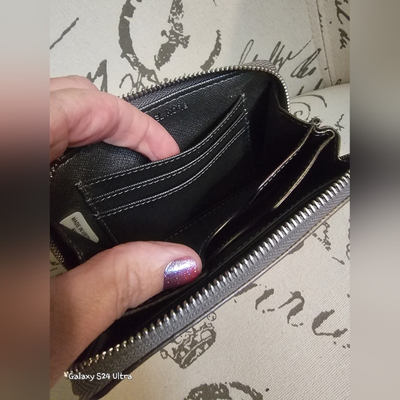 Michael Kors Metallic Python Zip Around Medium Wallet NWOT w/ Wristlet Strap - Picture 12 of 13